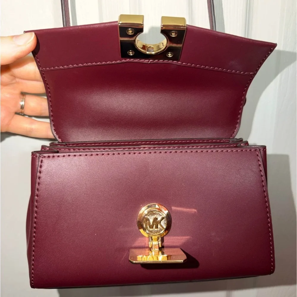✨Gorgeous Michael Kors Lita Crossbody✨ - Picture 5 of 7